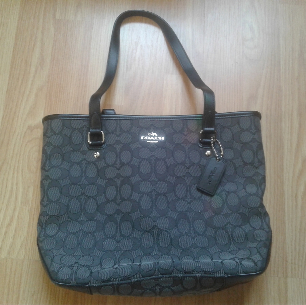 Coach Signature Zip Top Tote Bag Purse in Black